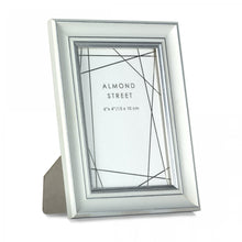 Load image into Gallery viewer, Holt 7 x 5&quot; Photo Frame
